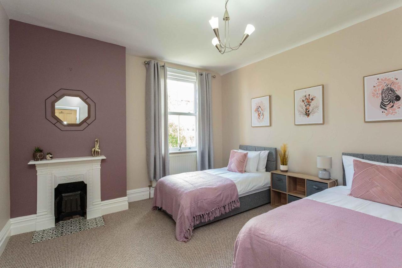 Stylish Lytham 5 Bedroom 3 Bathroom House With Hot Tub Lytham St Annes Exteriér fotografie