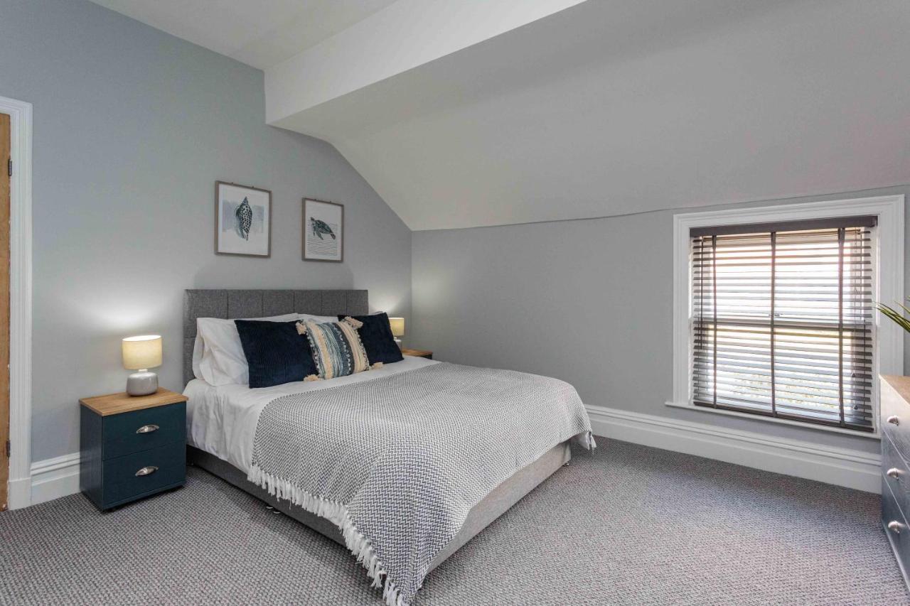Stylish Lytham 5 Bedroom 3 Bathroom House With Hot Tub Lytham St Annes Exteriér fotografie